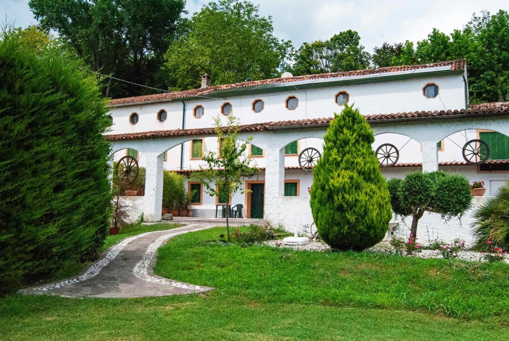 Appartamenti Vacanza Tra Venezia E Le Dolomiti Vittorio Veneto Exterior foto