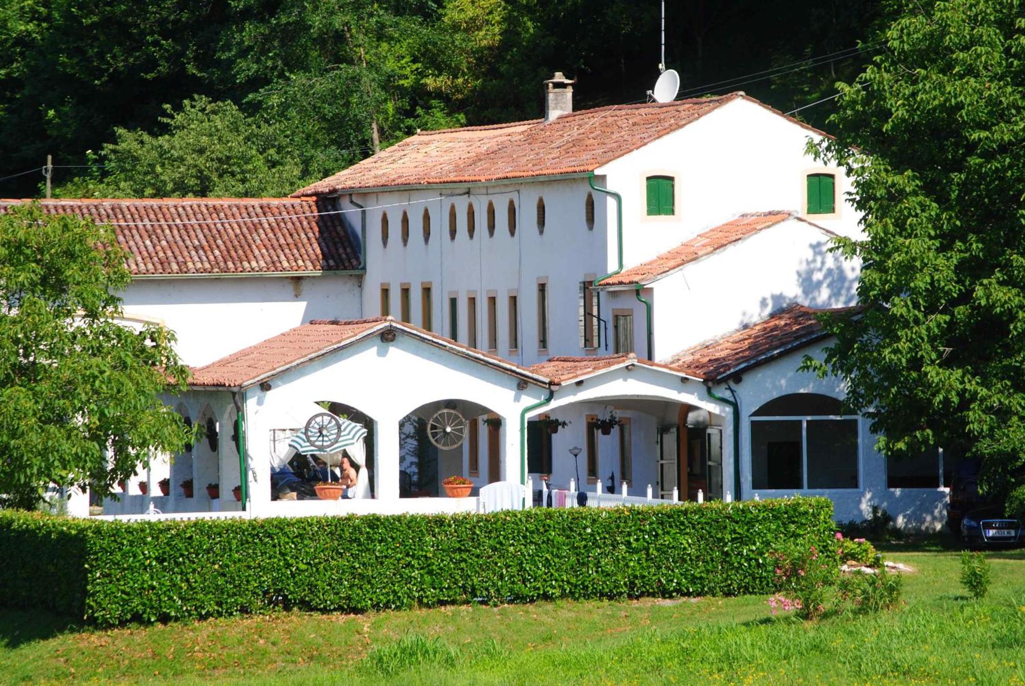 Appartamenti Vacanza Tra Venezia E Le Dolomiti Vittorio Veneto Exterior foto